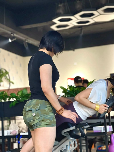 少妇高潮久久久久久毛片推荐内容